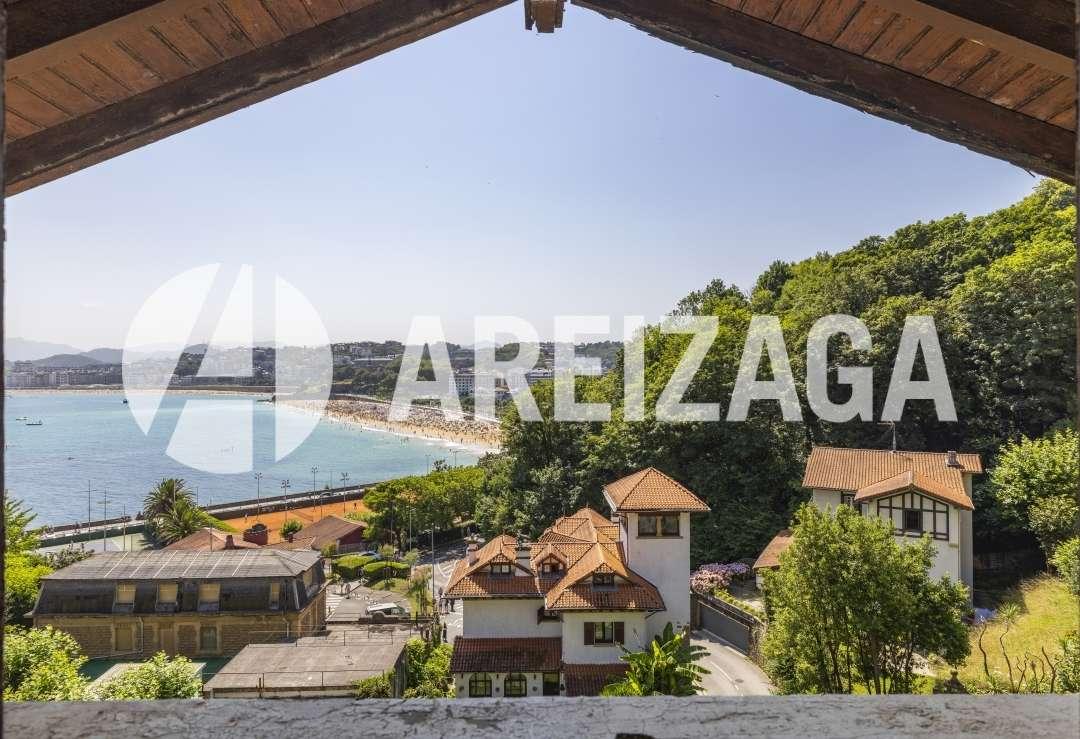 Villa for Sale in San Sebastián