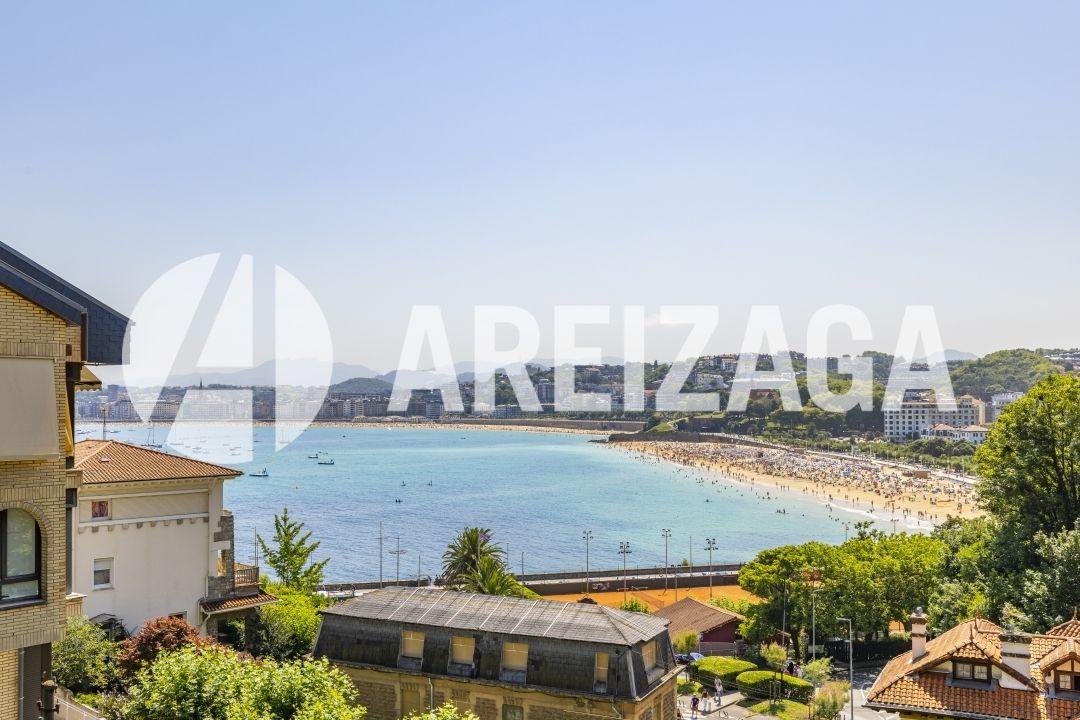 Villa for Sale in San Sebastián