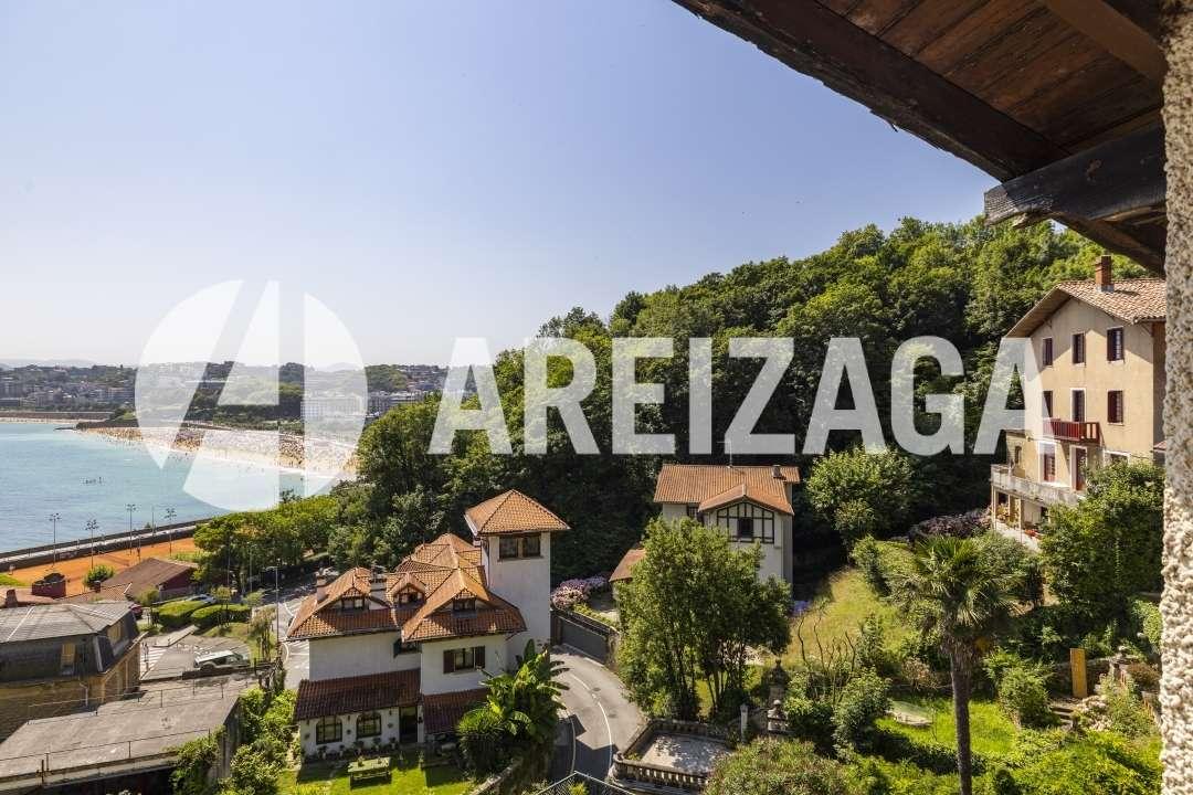 Villa for Sale in San Sebastián