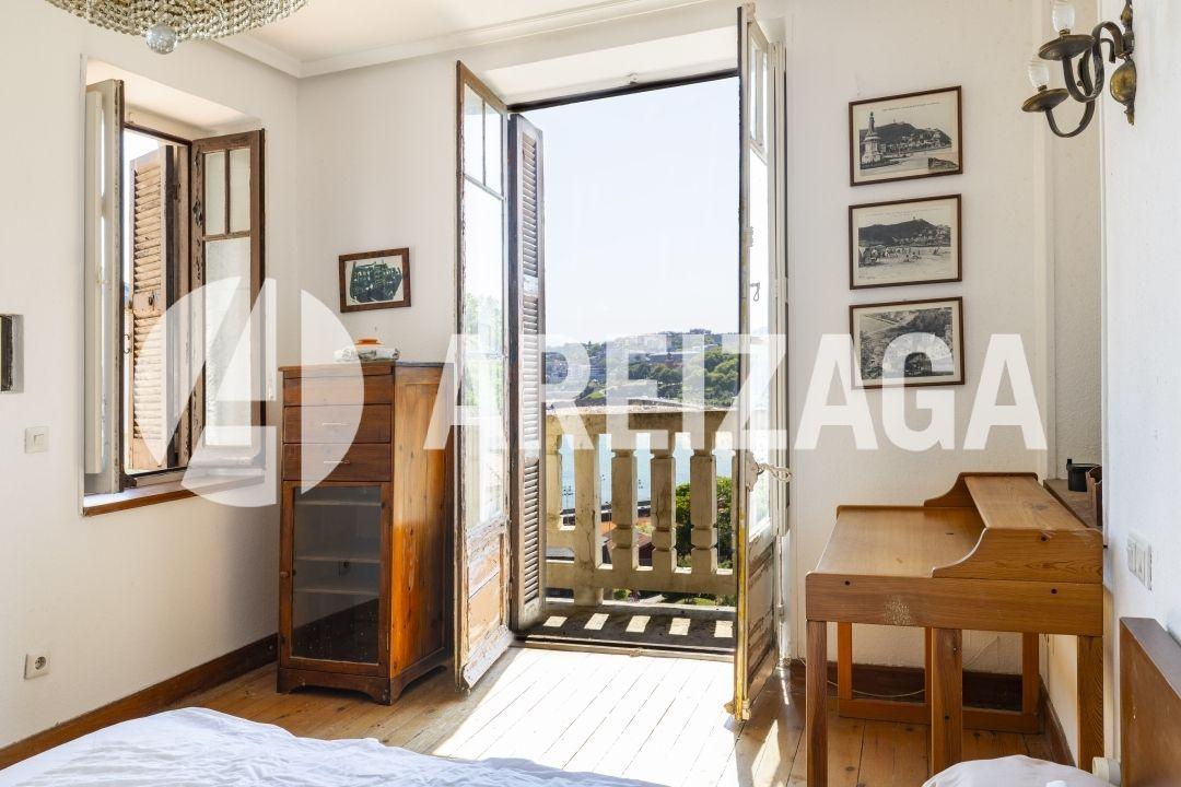 Villa for Sale in San Sebastián
