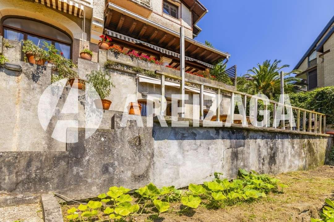Villa for Sale in San Sebastián