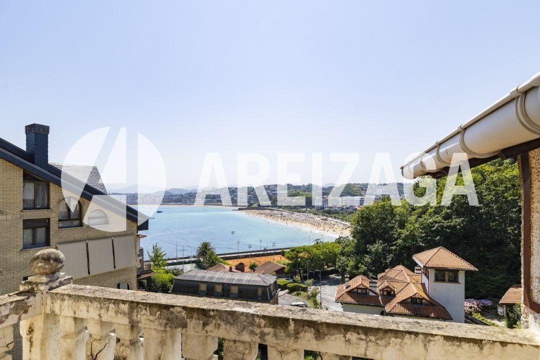 Villa for Sale in San Sebastián