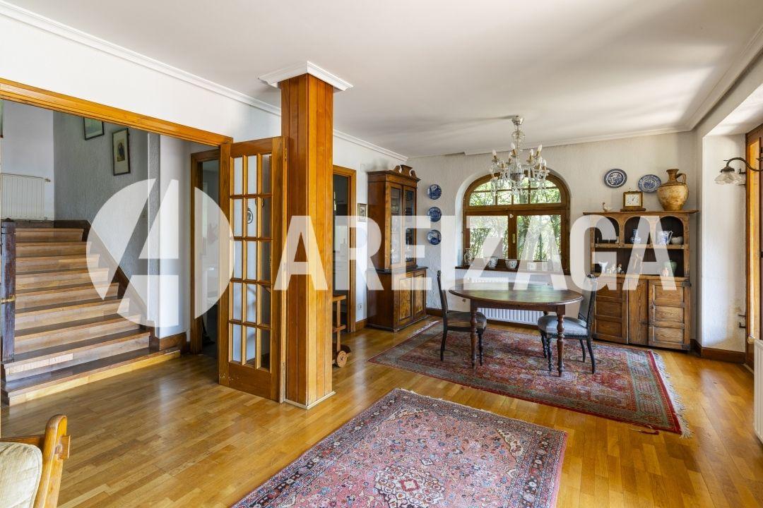 Villa for Sale in San Sebastián