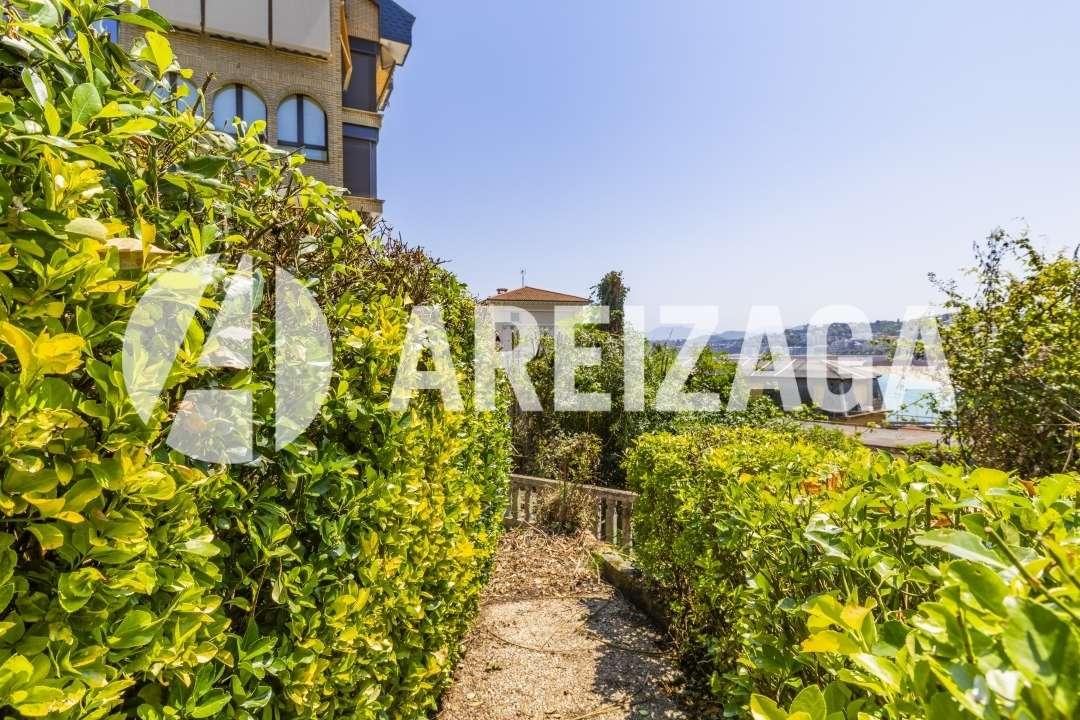 Villa for Sale in San Sebastián
