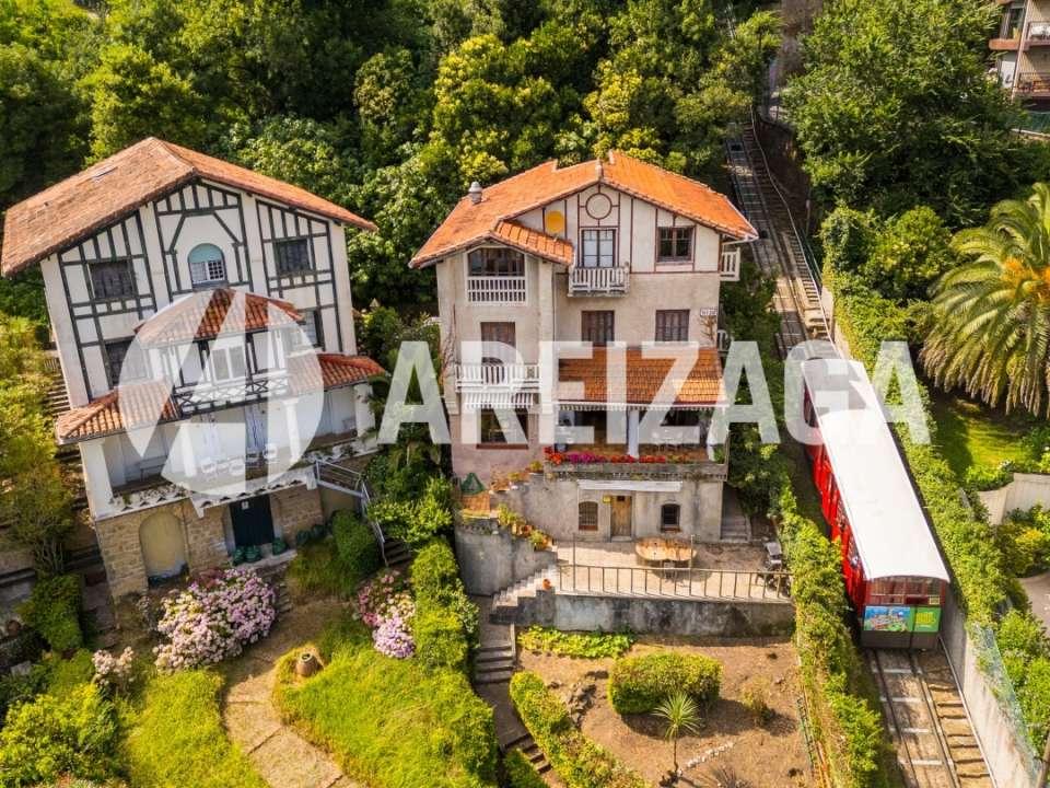 Villa for Sale in San Sebastián
