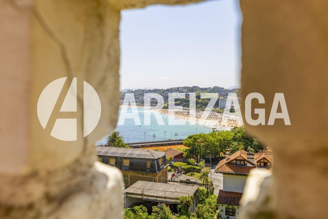 Villa for Sale in San Sebastián