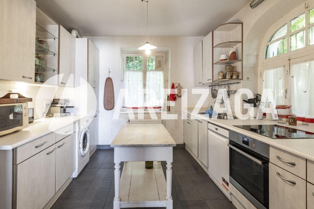 Villa for Sale in San Sebastián