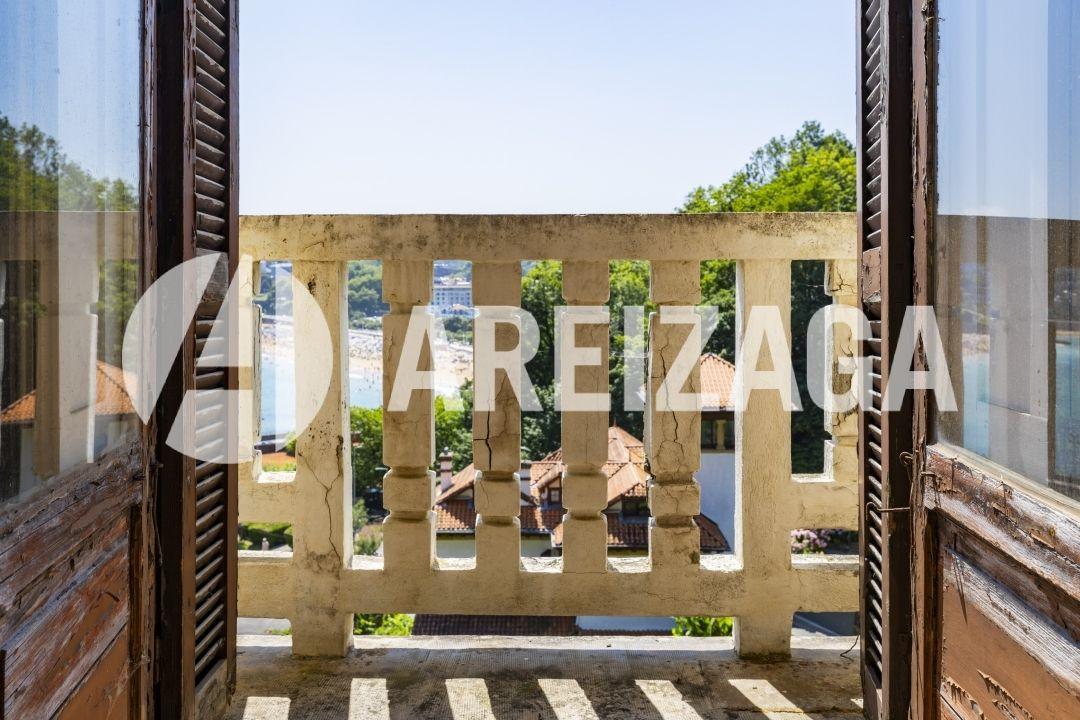 Villa for Sale in San Sebastián