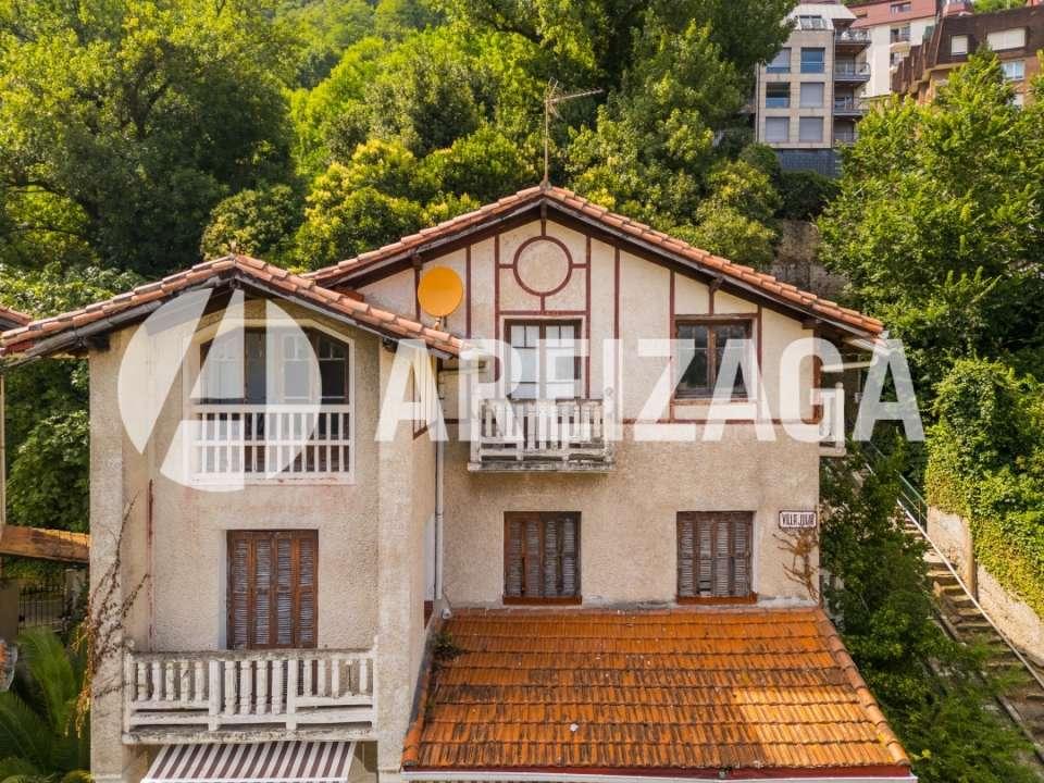 Villa for Sale in San Sebastián