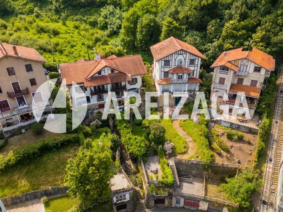 Villa for Sale in San Sebastián