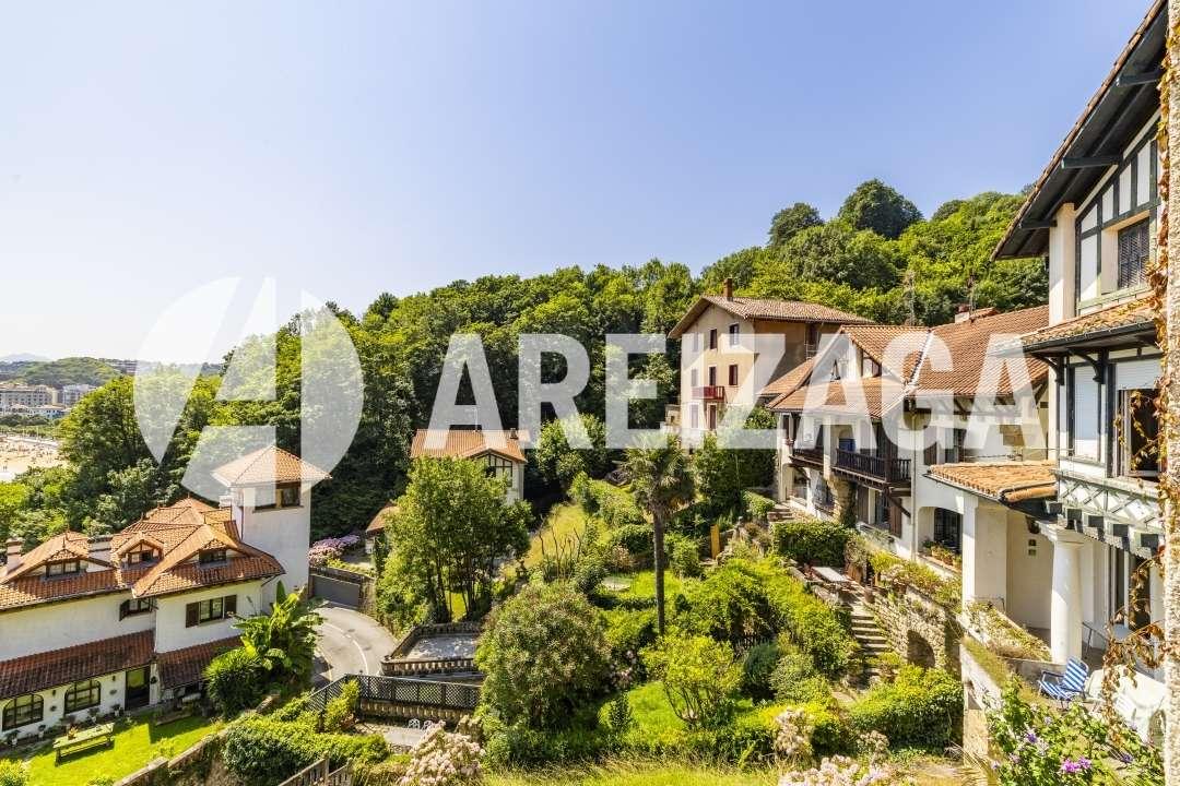 Villa for Sale in San Sebastián
