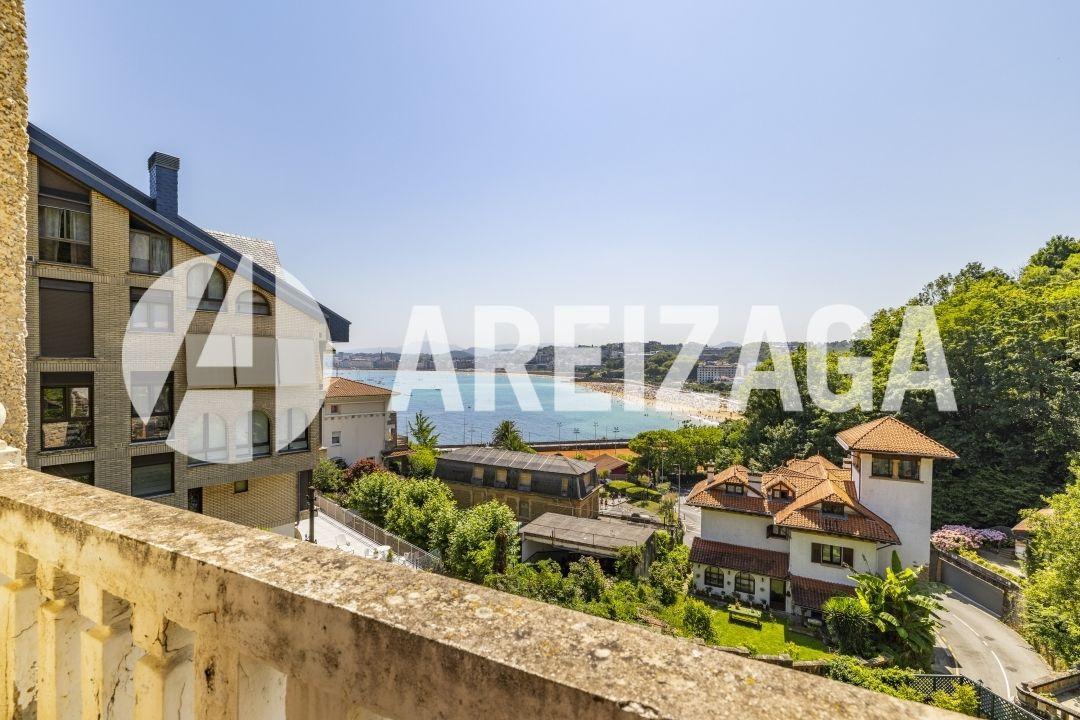 Villa for Sale in San Sebastián