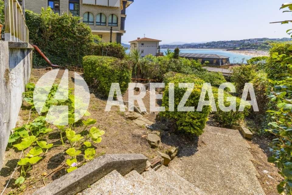 Villa for Sale in San Sebastián