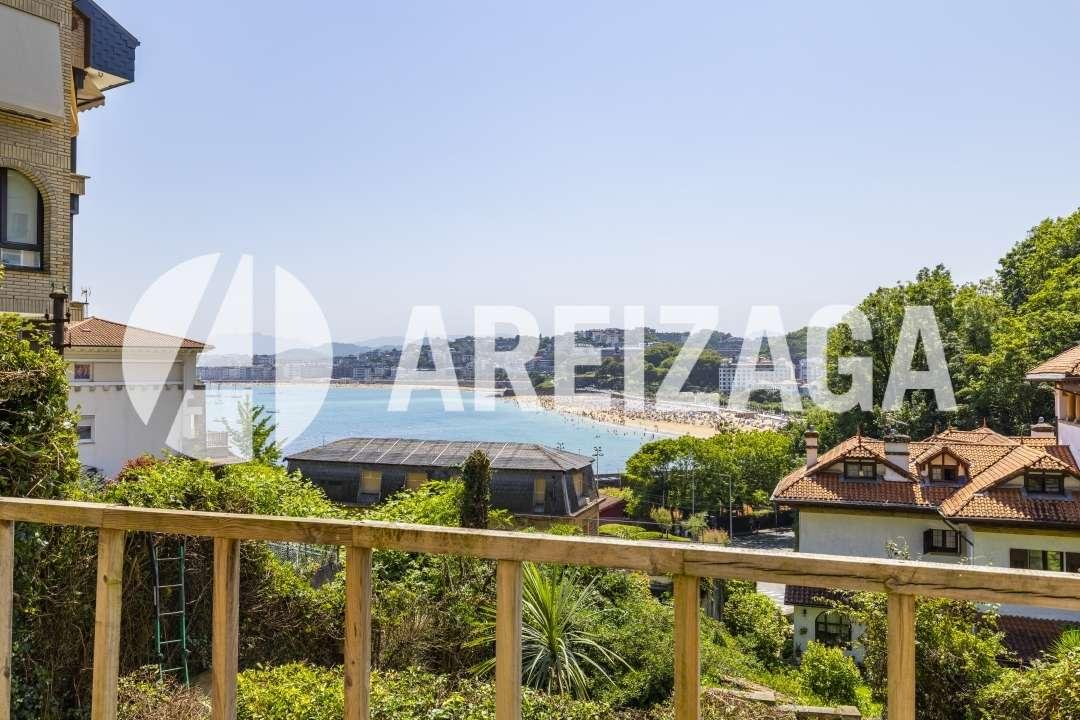 Villa for Sale in San Sebastián