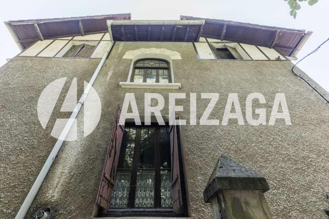 Villa for Sale in San Sebastián