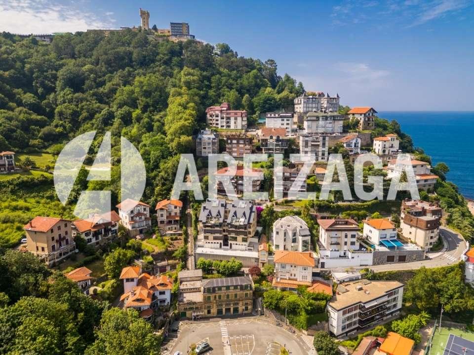 Villa for Sale in San Sebastián