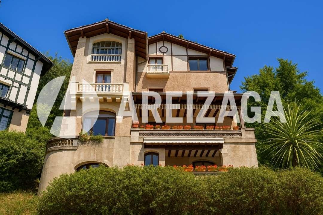 Villa for Sale in San Sebastián