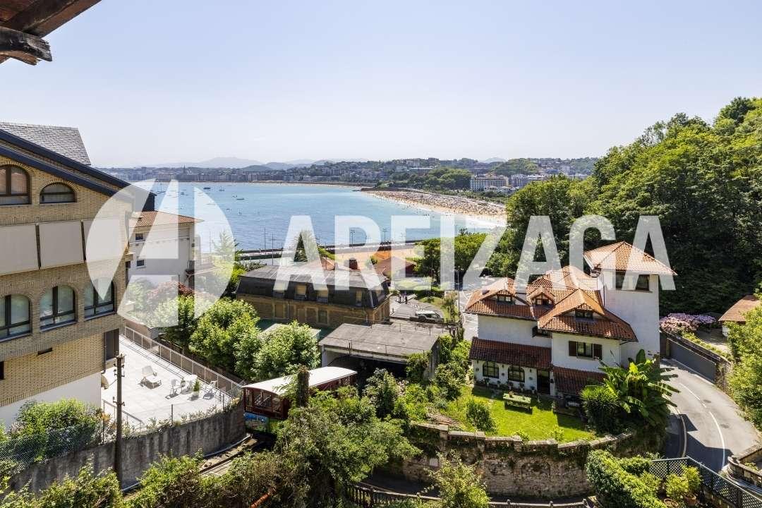 Villa for Sale in San Sebastián
