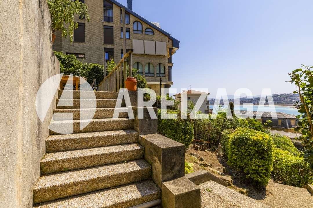 Villa for Sale in San Sebastián