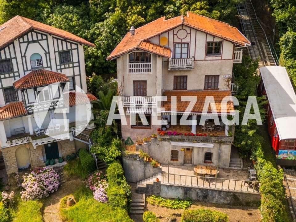 Villa for Sale in San Sebastián