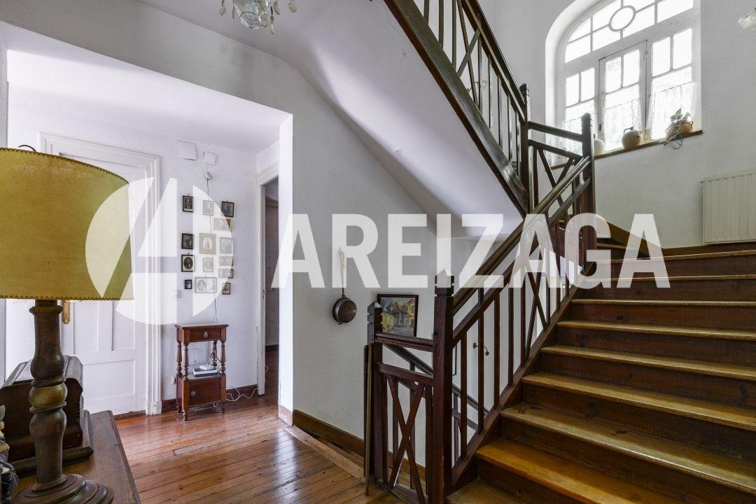Villa for Sale in San Sebastián