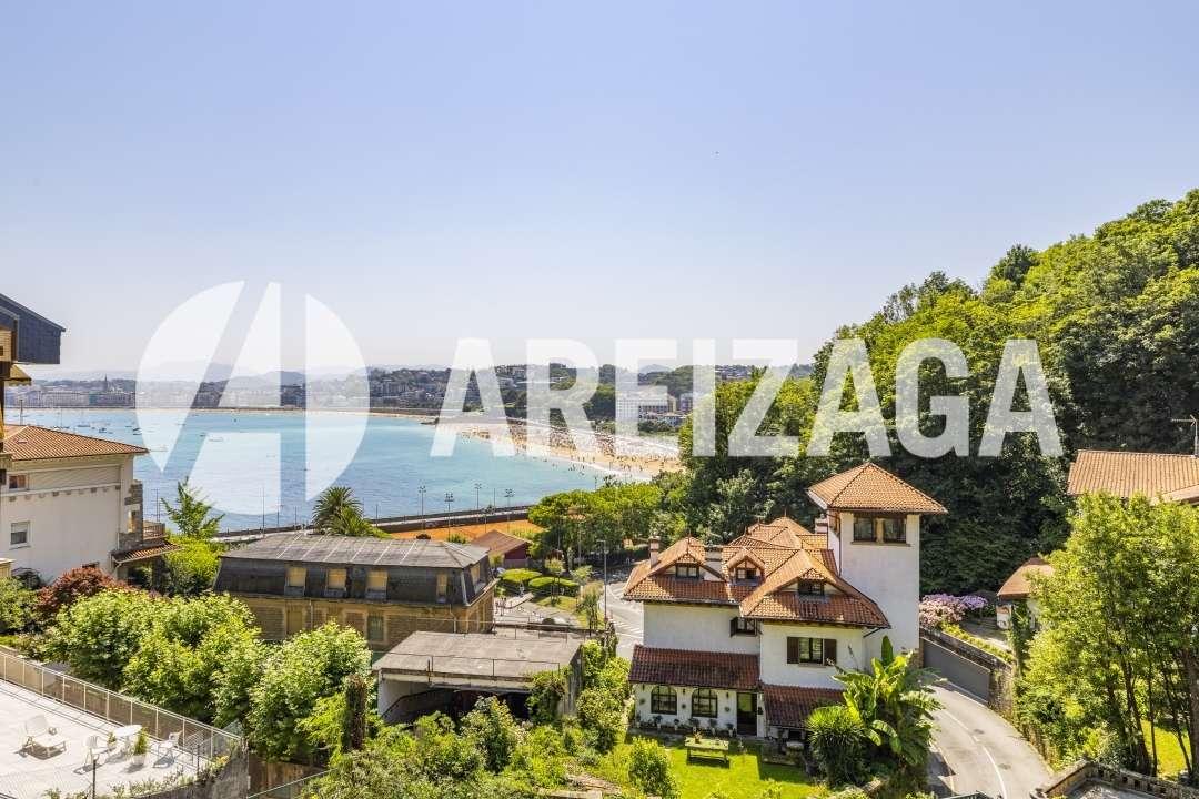 Villa for Sale in San Sebastián