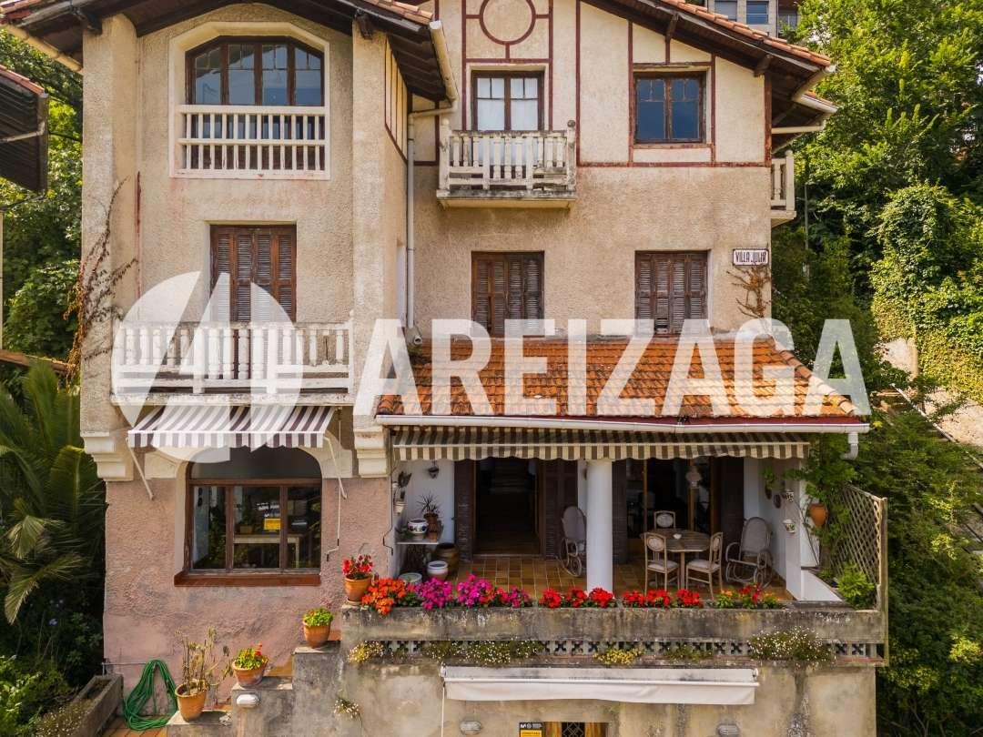 Villa for Sale in San Sebastián