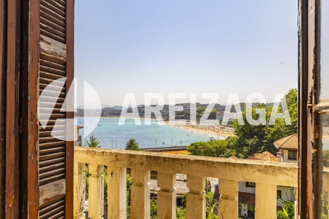 Villa for Sale in San Sebastián