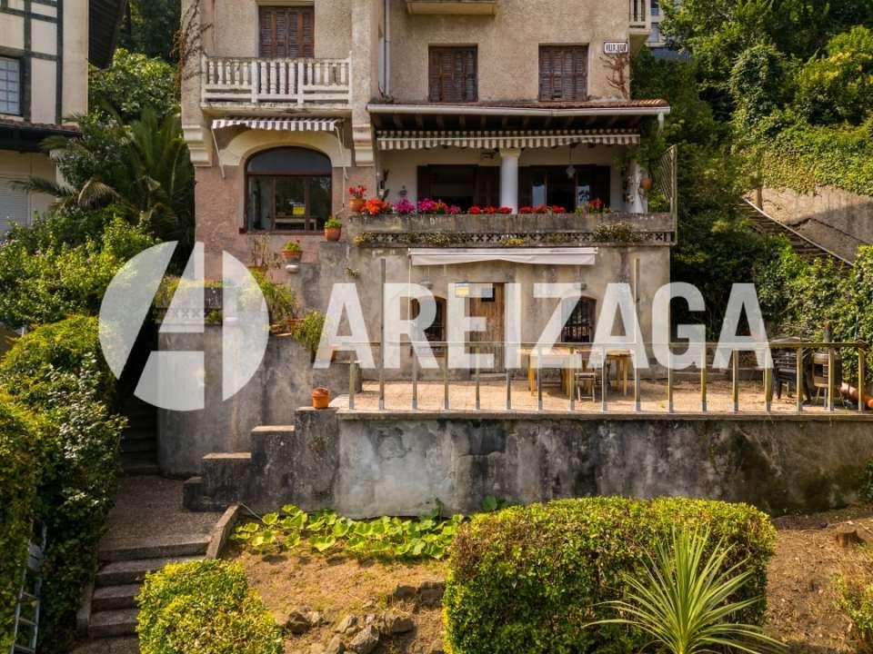 Villa for Sale in San Sebastián