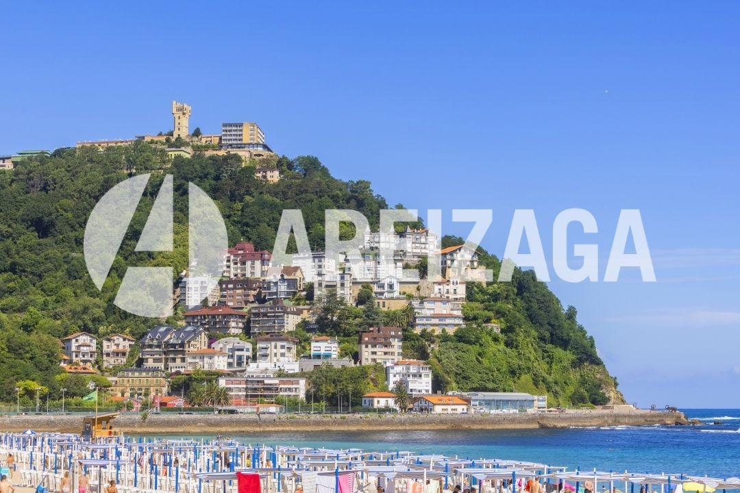 Villa for Sale in San Sebastián