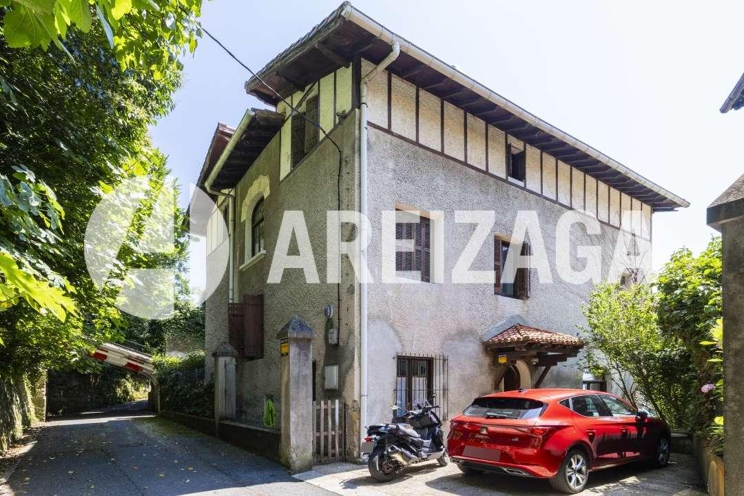 Villa for Sale in San Sebastián