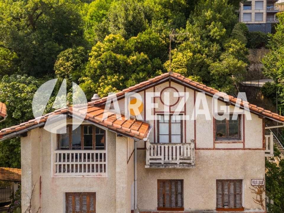 Villa for Sale in San Sebastián