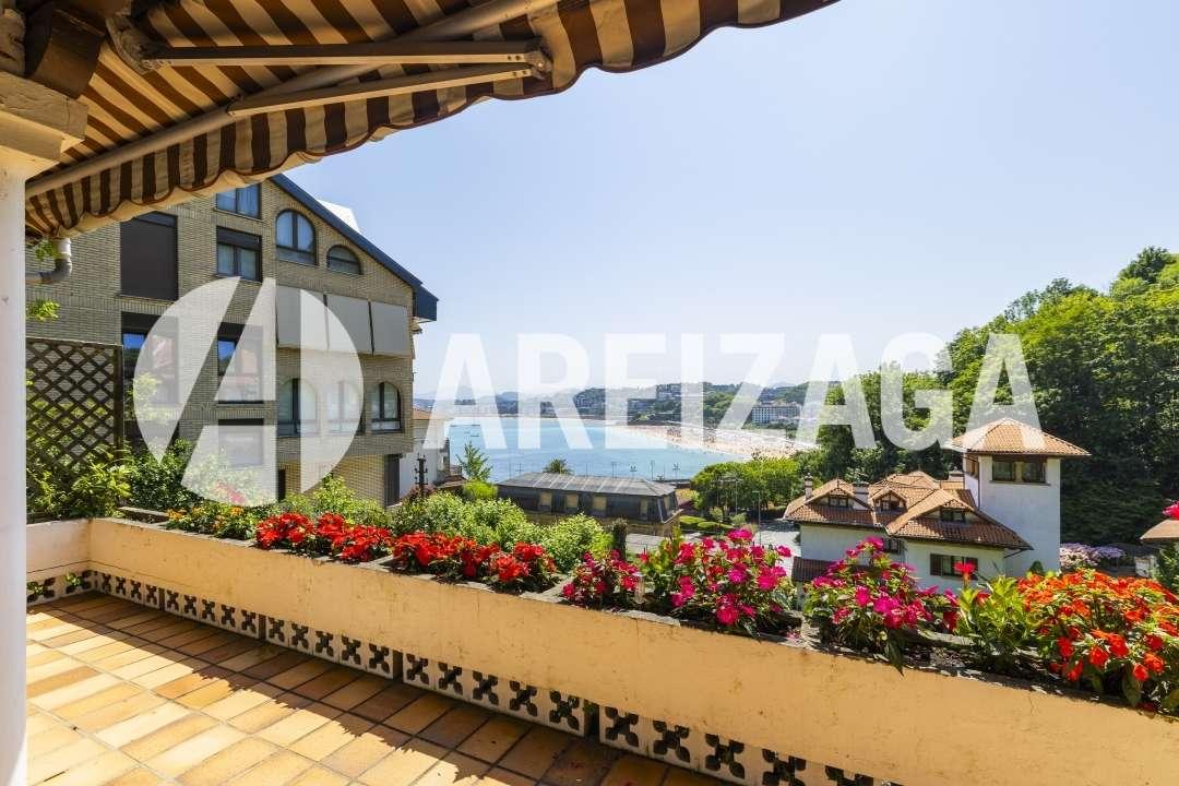 Villa for Sale in San Sebastián