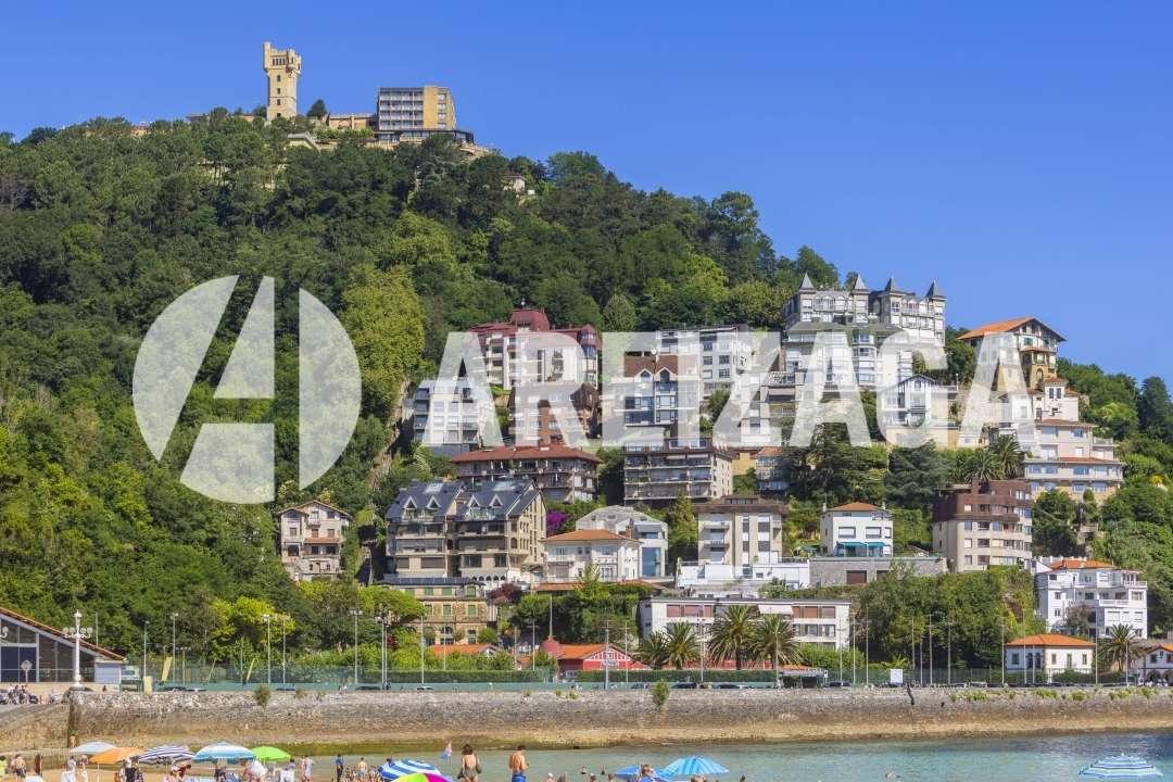 Villa for Sale in San Sebastián