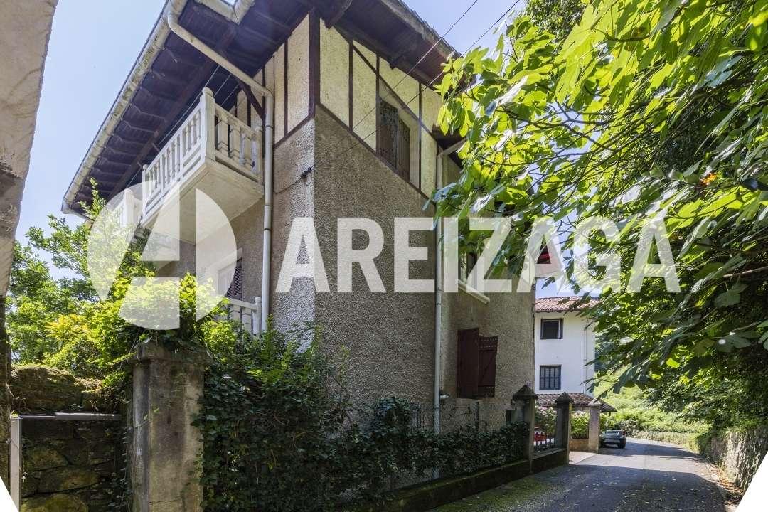 Villa for Sale in San Sebastián