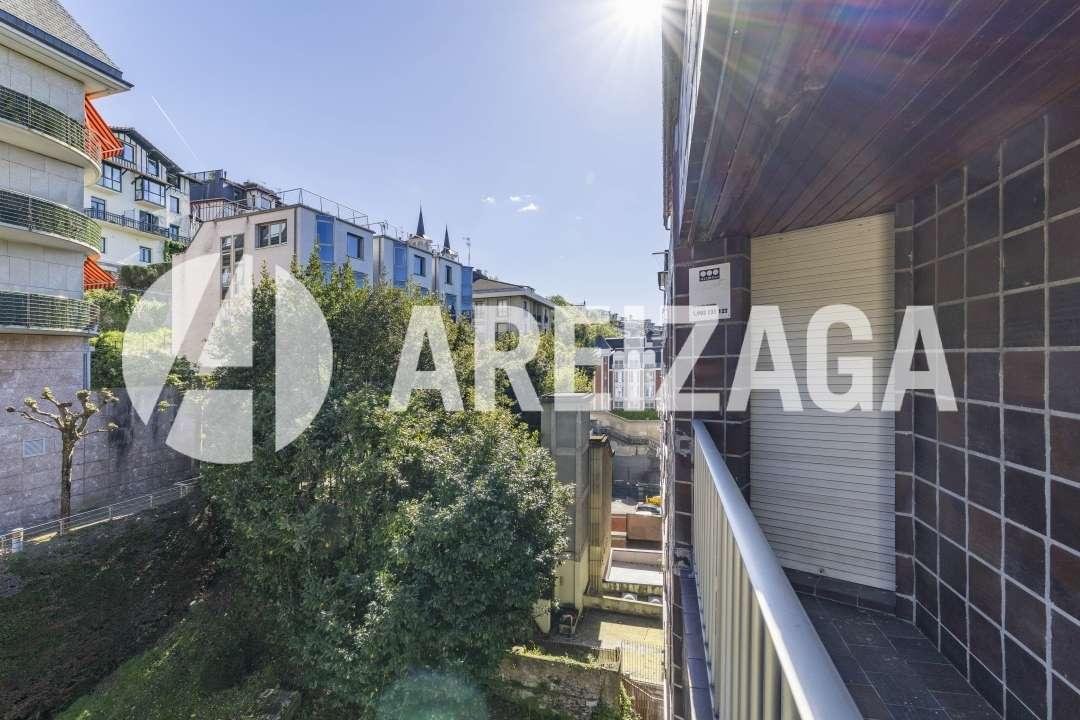 Flat for Sale in San Sebastián