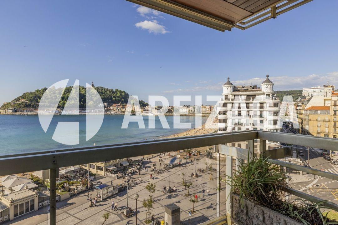 Flat for Sale in San Sebastián
