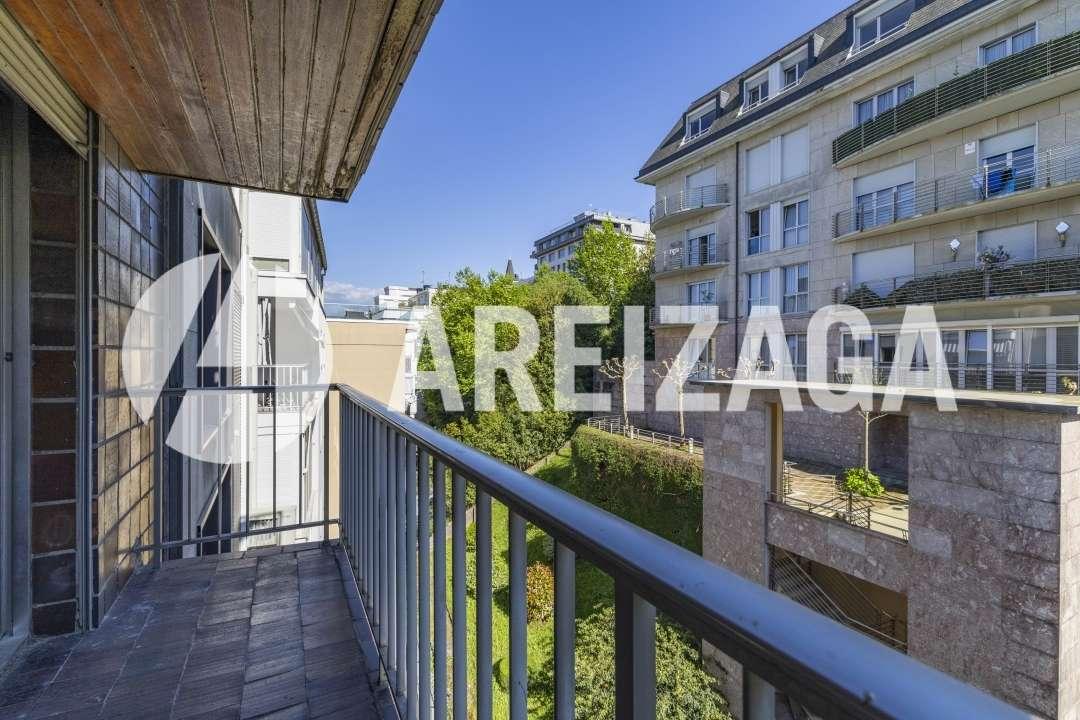Flat for Sale in San Sebastián