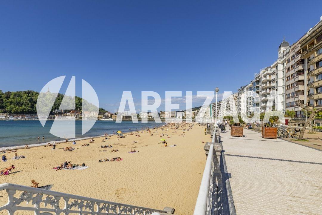 Flat for Sale in San Sebastián