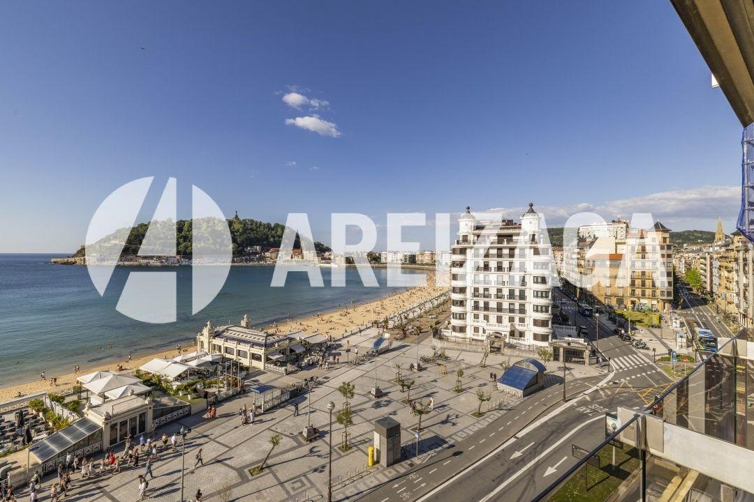 Flat for Sale in San Sebastián