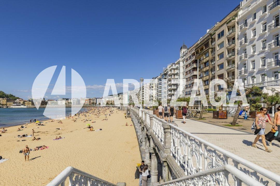 Flat for Sale in San Sebastián