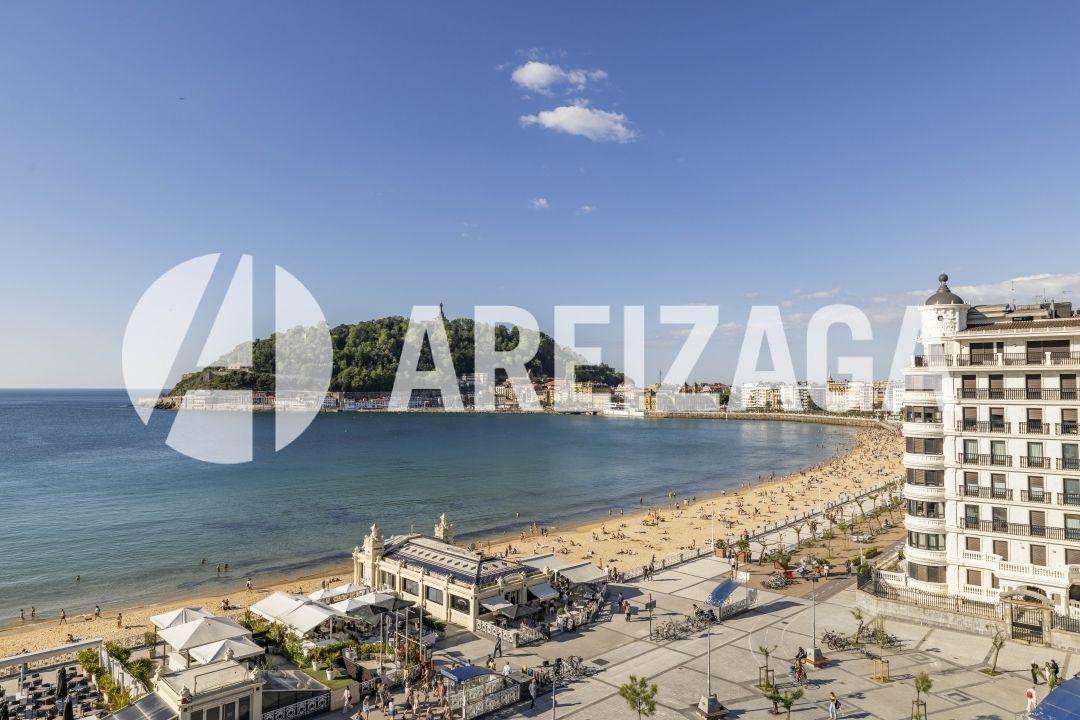 Flat for Sale in San Sebastián