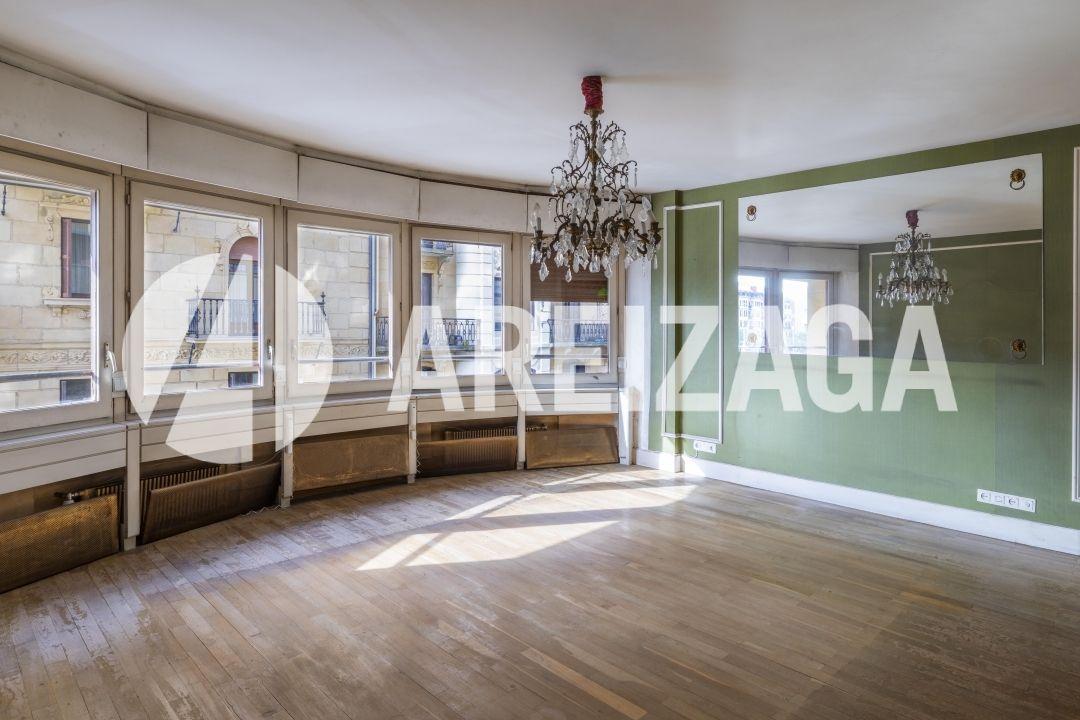 Flat for Sale in San Sebastián