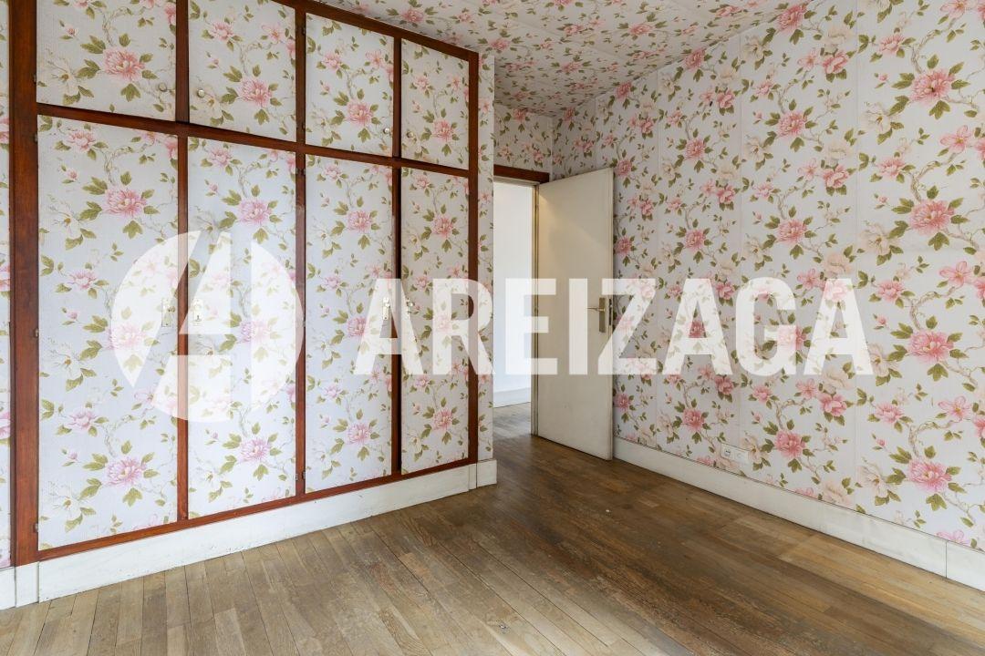Flat for Sale in San Sebastián