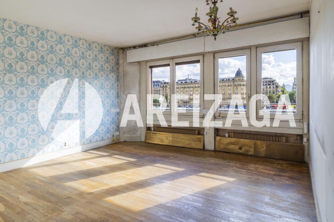 Flat for Sale in San Sebastián