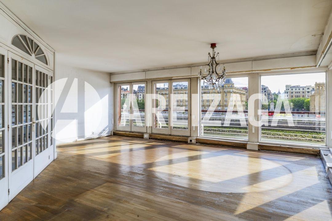 Flat for Sale in San Sebastián