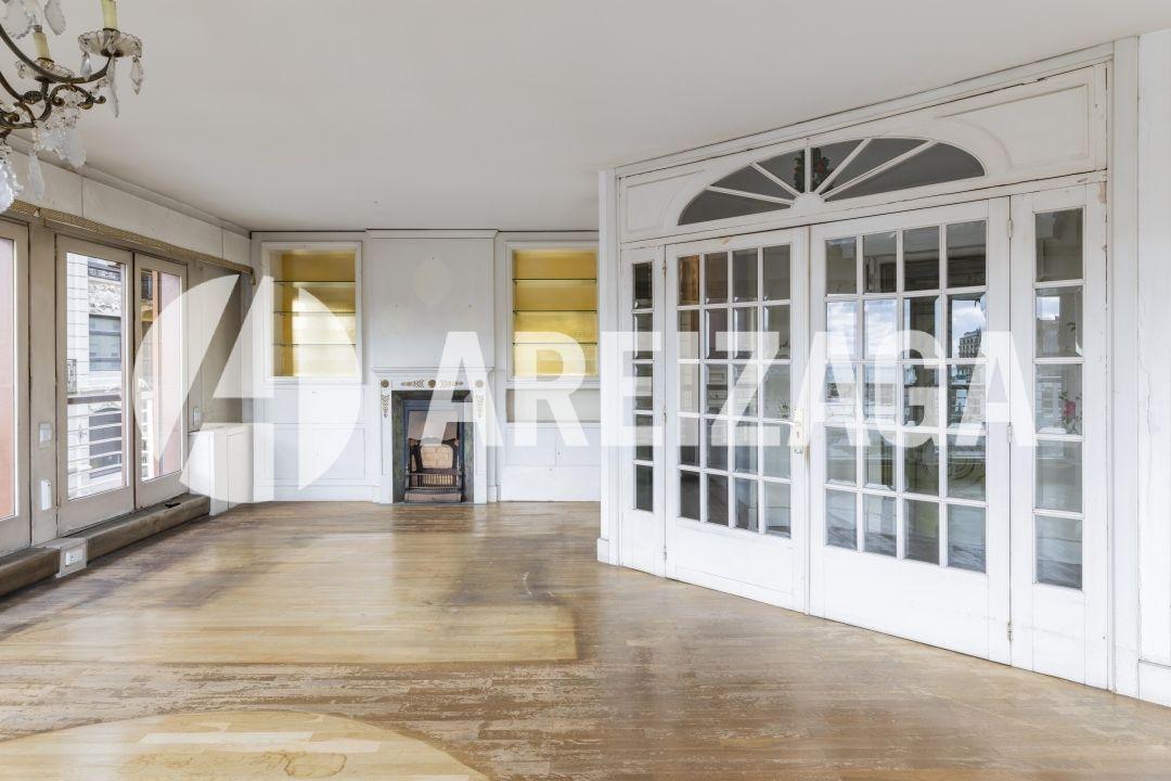 Flat for Sale in San Sebastián