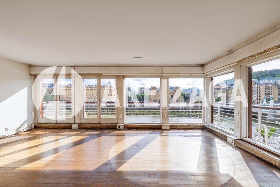 Flat for Sale in San Sebastián