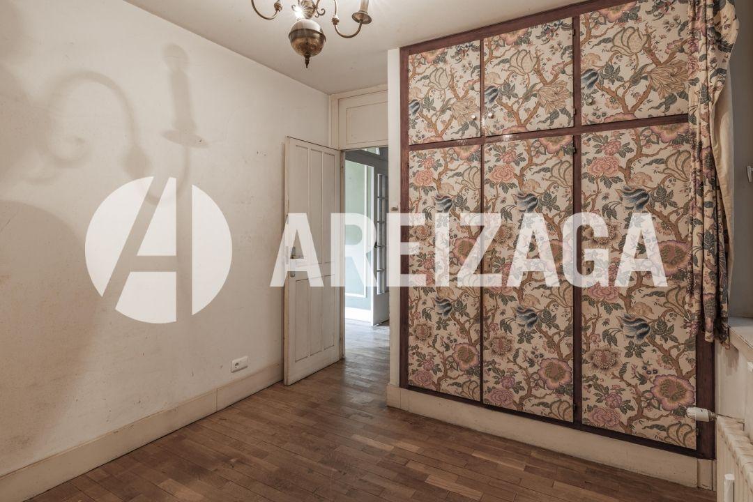 Flat for Sale in San Sebastián
