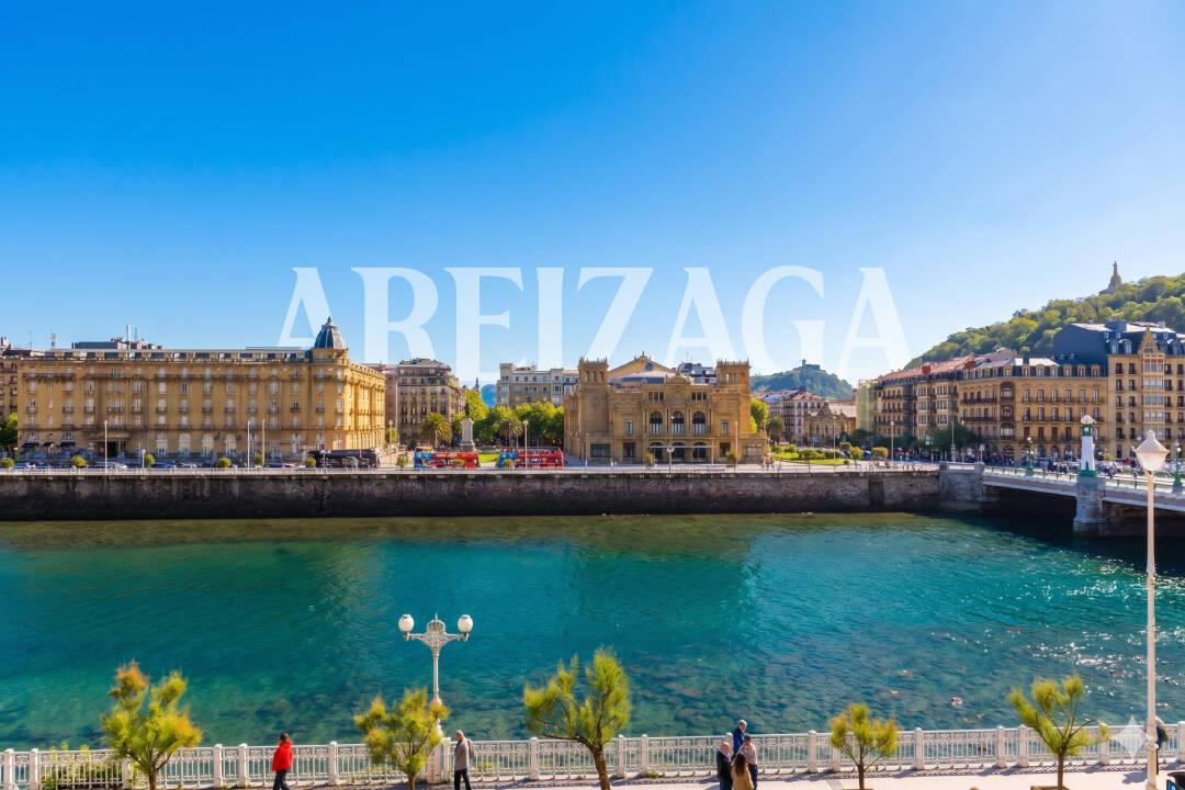 Flat for Sale in San Sebastián